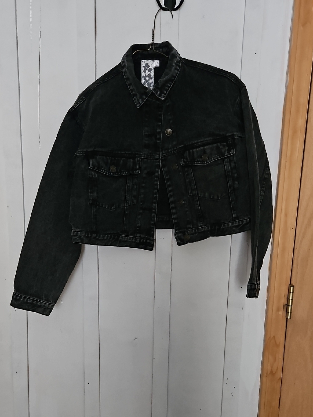 Sadie & Sage Black Cropped Denim Jacket